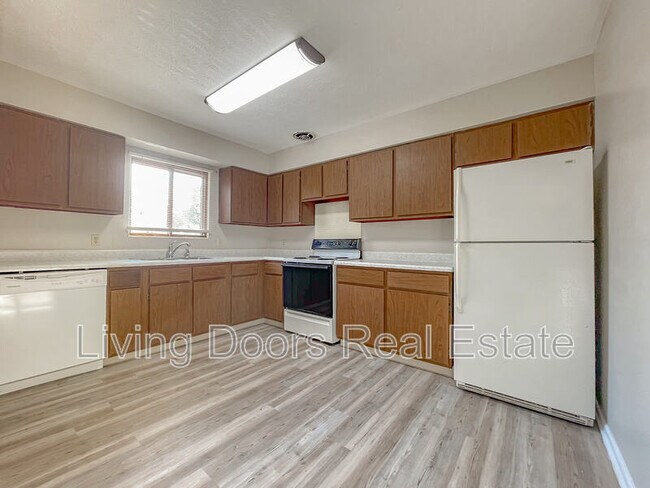 Photo - 4711 Gladstone St