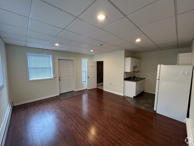Building Photo - 143 Main St Unit E Rental