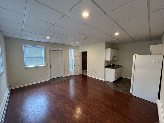 Photo - 143 Main St Apartamento Unidad E