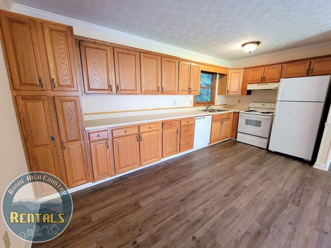 Photo - Gorgeous 3bd/2.5ba House With Included Downstairs Apartment