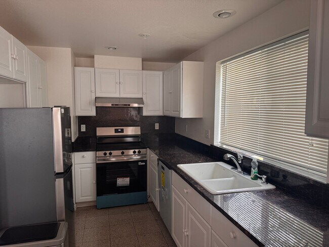 Photo - 1160 Monroe Ave NE