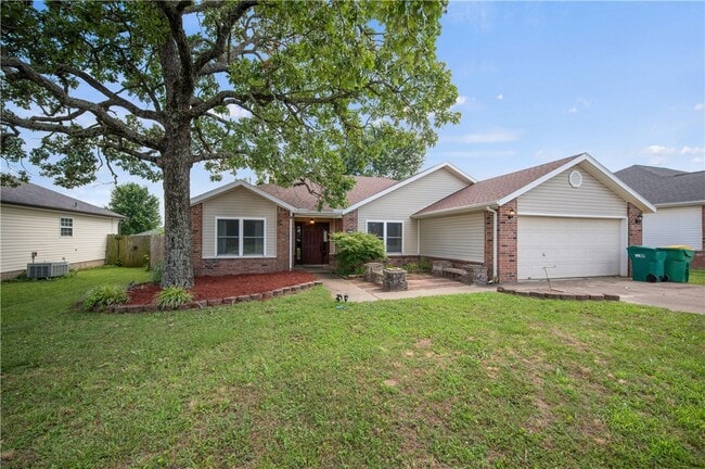 Building Photo - 903 Tyra Ln