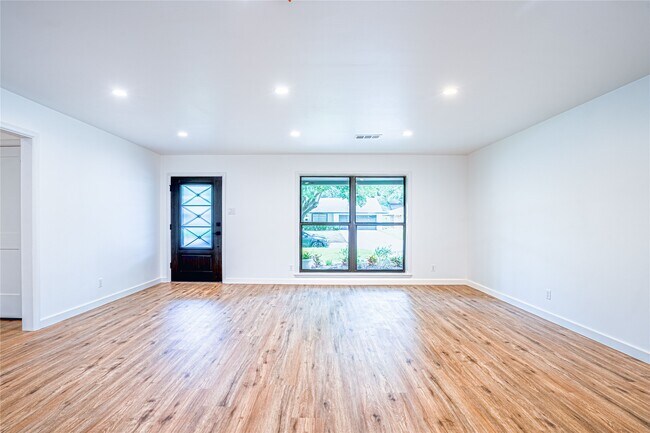 Photo - 1422 Wisterwood Dr