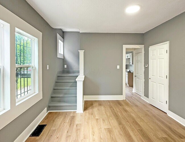 Photo - 42-42 Pointview Ave