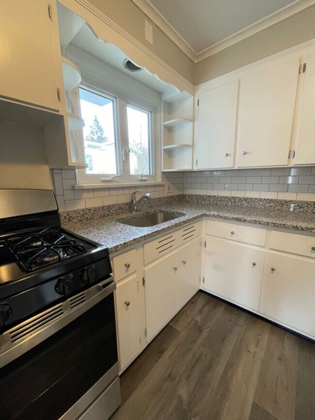Photo - Single Family House 3 bed 1 bath House with garage!
