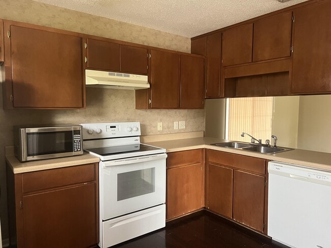 Photo - 103 Bridgemont Way