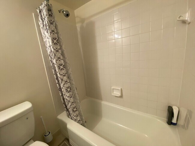 Photo - 2030 F St NW Unidad 603