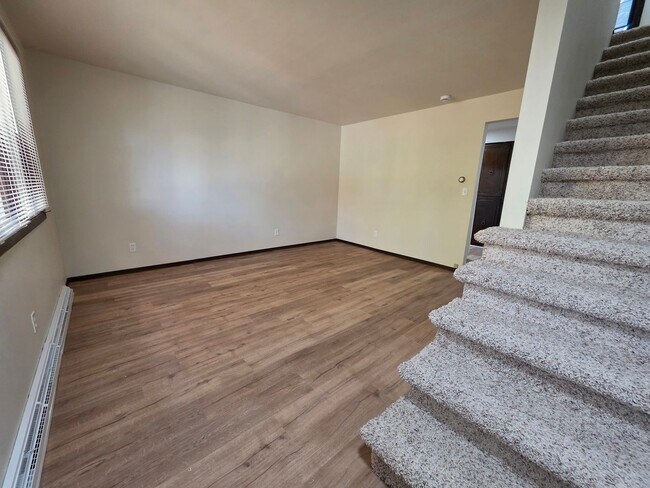 Photo - 624-626 Crestview Drive Unit 626