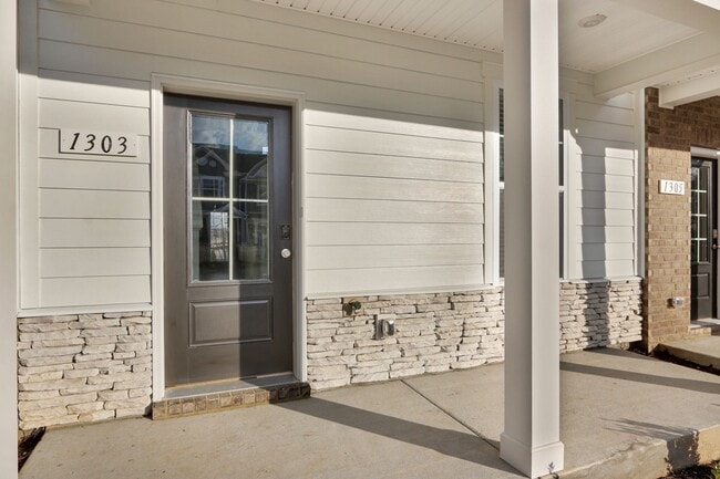 Photo - 1303 Walker Wy