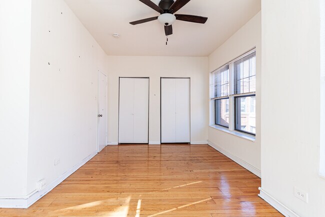 662 W Cornelia Ave Unit 16