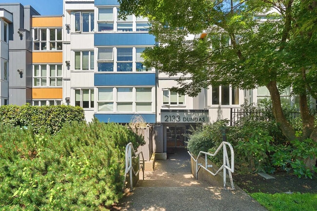 Building Photo - 2133 Dundas St Unit 105