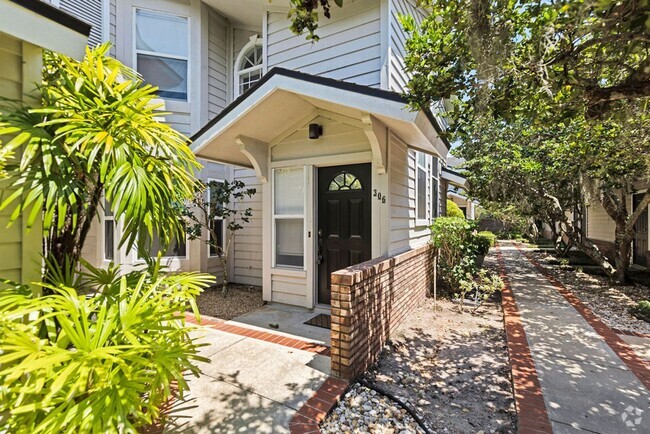 Building Photo - Super Cute Townhome in Gated Community of ...