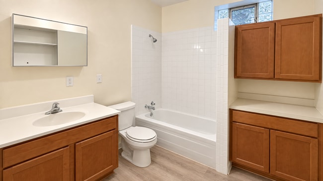 Photo - 2512 N Lincoln Ave Unit 2