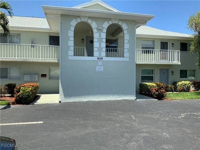 Building Photo - 839 SW 48th Terrace Unit 205 Rental
