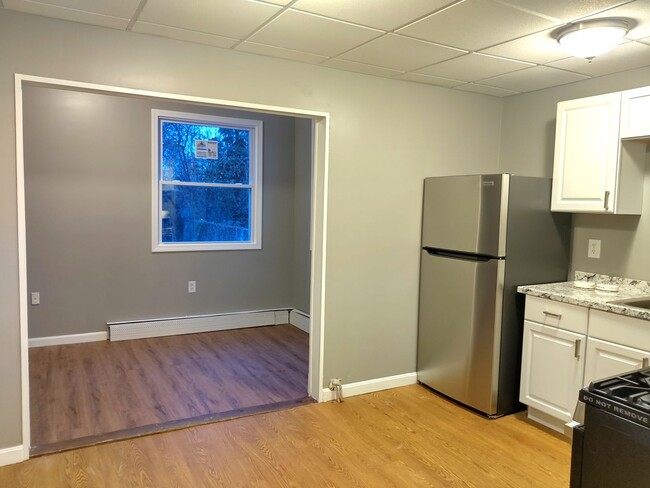 Photo - 86-88 Lawn Avenue Unidad #2