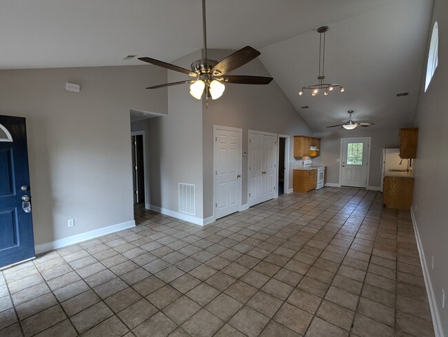 Photo - 138 Cambridge Dr Unit A4