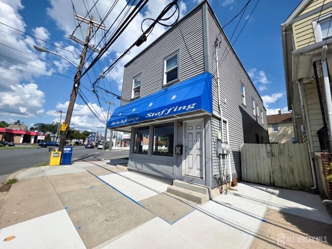 Building Photo - 226 French St Unit 2ndFL