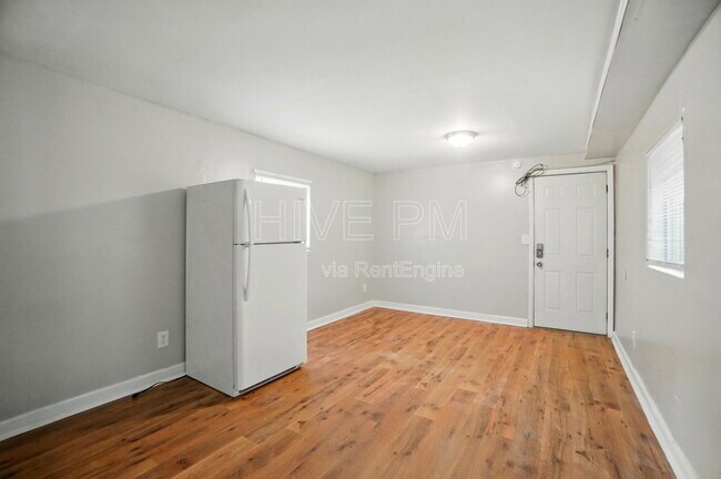 Photo - 39 Wuest St Unit 5