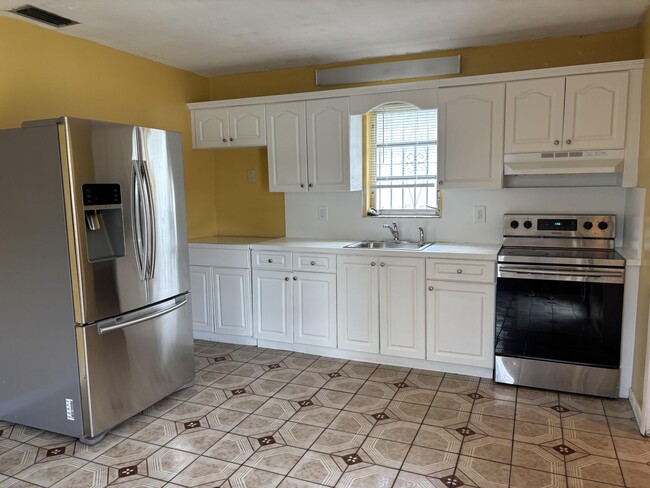 Building Photo - 1111 SW 24th Ave Rental