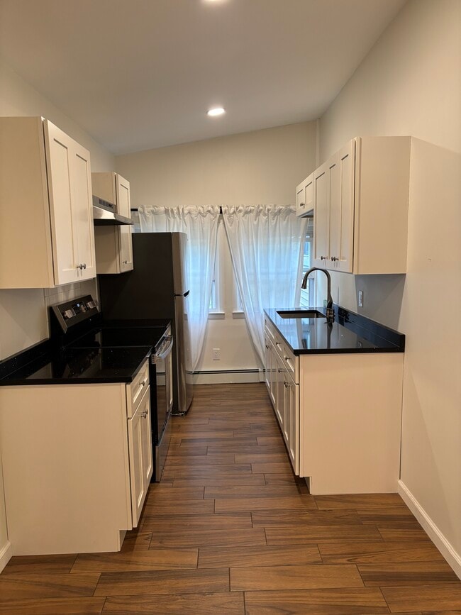Building Photo - 860 Waverly Ave Unit C Rental