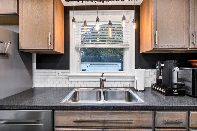 Photo - 1140 Trumbull Ave SE