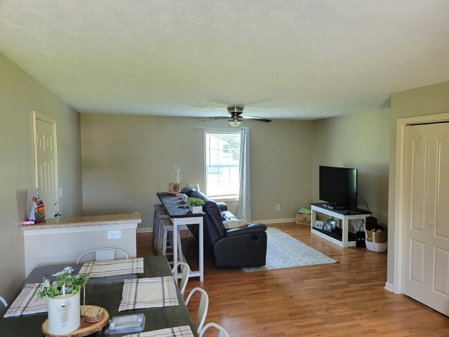 Photo - Spacious 2 bedroom, 2 full bath unit Unit D