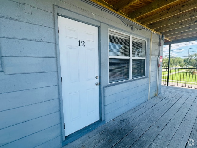 Building Photo - 680 22nd Ave S Rental