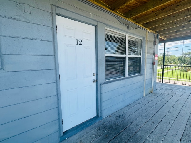 Building Photo - 680 22nd Ave S Rental
