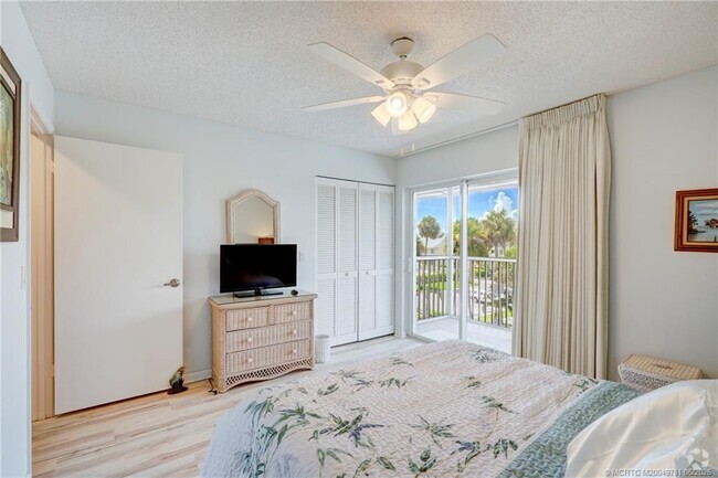 Building Photo - 5532 NE Gulfstream Way Rental