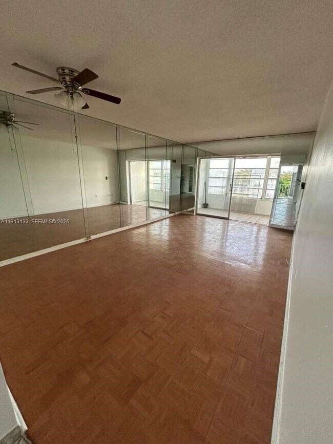 Photo - 8460 Sunrise Lakes Blvd Unidad 308