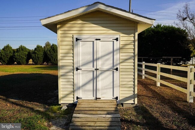 Photo - 335 Calvin Dr