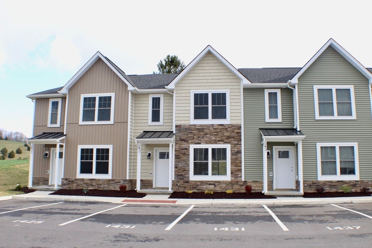 Photo - Newer townhome for rent off of Boyers Rd! - 1431 Hornsby Ave.