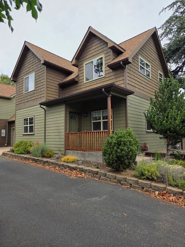 Building Photo - 907 Bellview Ave