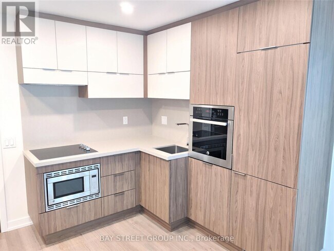 Photo - 39 Roehampton Ave Unit 2807