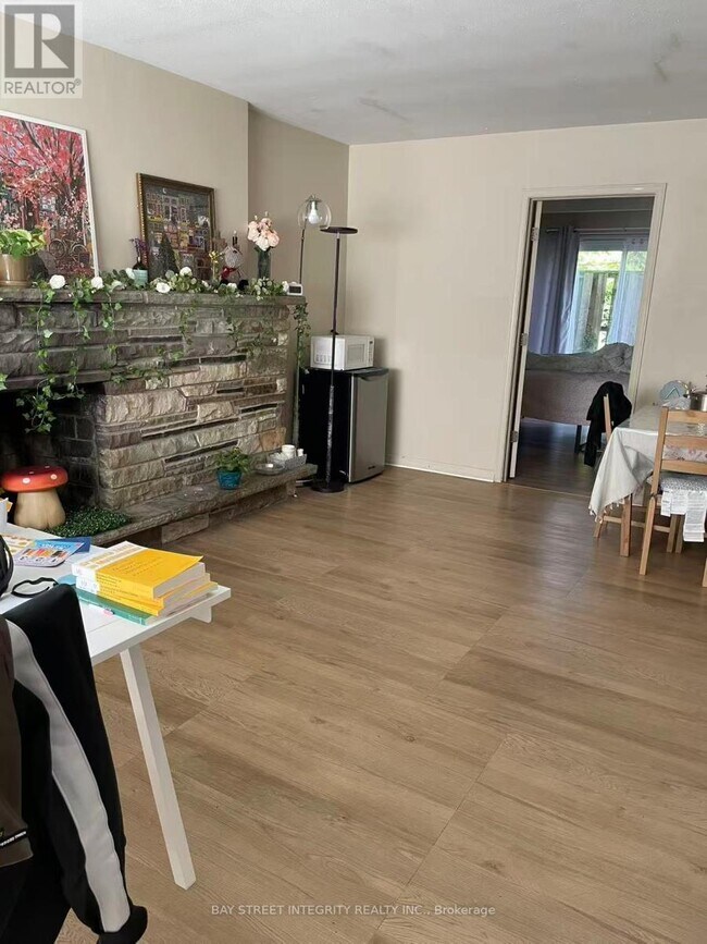 Photo - 248 Westcourt Pl