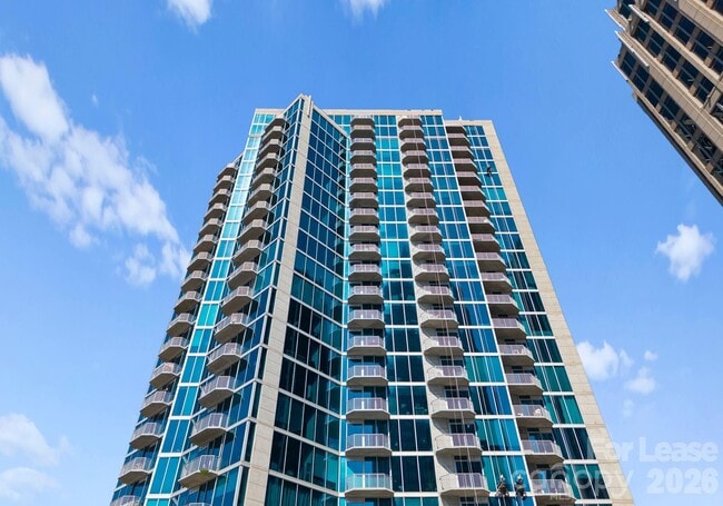 Photo - 210 N Church St Unidad 1606