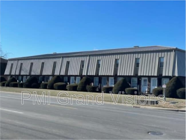 Building Photo - 1622 University Dr Rental