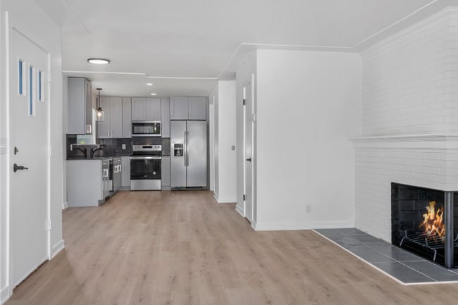 Building Photo - 2635 Fuller Ave NE Rental