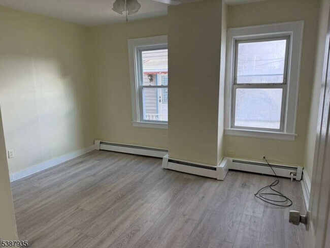 Photo - 1768 Lawrence St