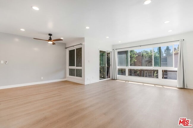 Photo - 6275 Canterbury Dr Unidad 210