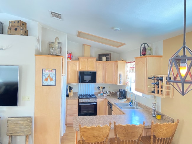 Photo - 1044 Circle Ln