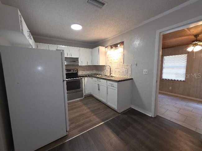 Photo - 843 Grove Ave