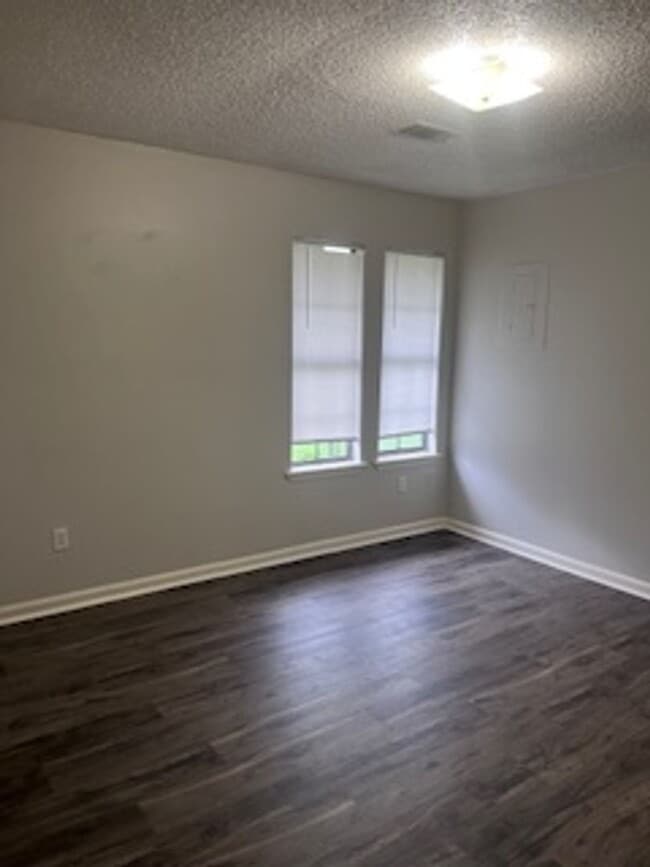 1611 S Z St