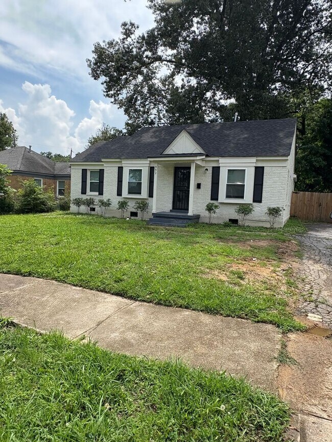Photo - 993 Gordon St