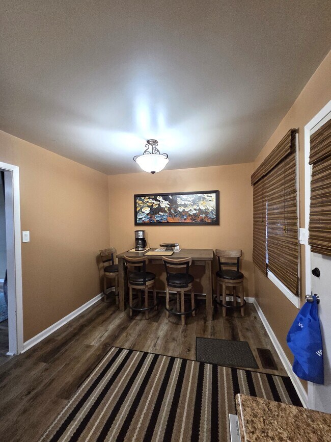 Photo - 3316 Sparks St