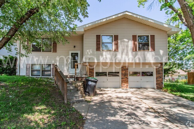 Building Photo - Beautiful 3 Bedroom / 2.5 Bath | 120th and... Rental
