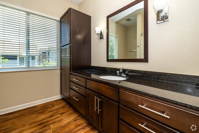 3BR, 2BA - 1,253SF - Master Bathroom