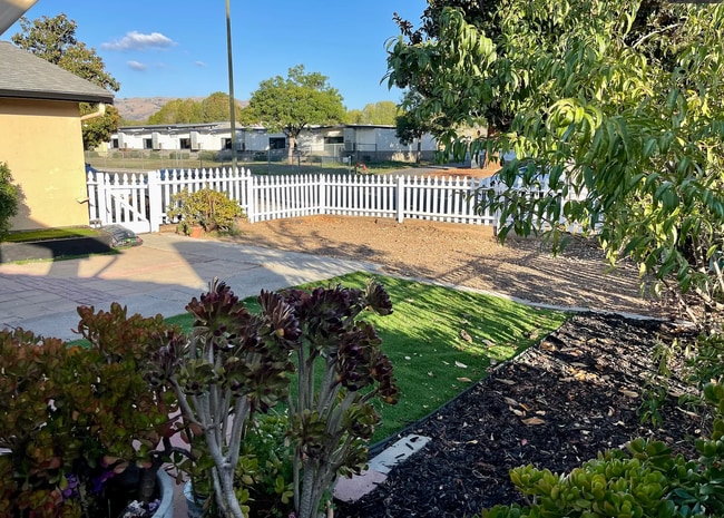 Building Photo - 2365 Fallingtree Dr