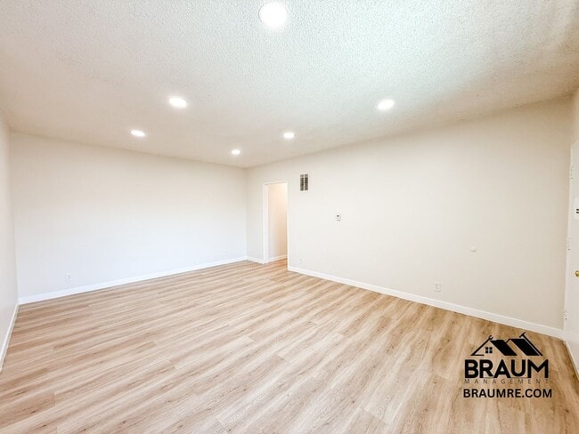Photo - 13129 Oxnard St Apartamento Unidad 15