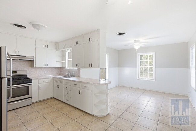 7604 Delafield Ln